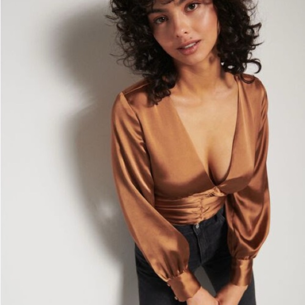 Dynamite Jana Ruched Satin Blouse
Color: Pebble Stone
Size: M